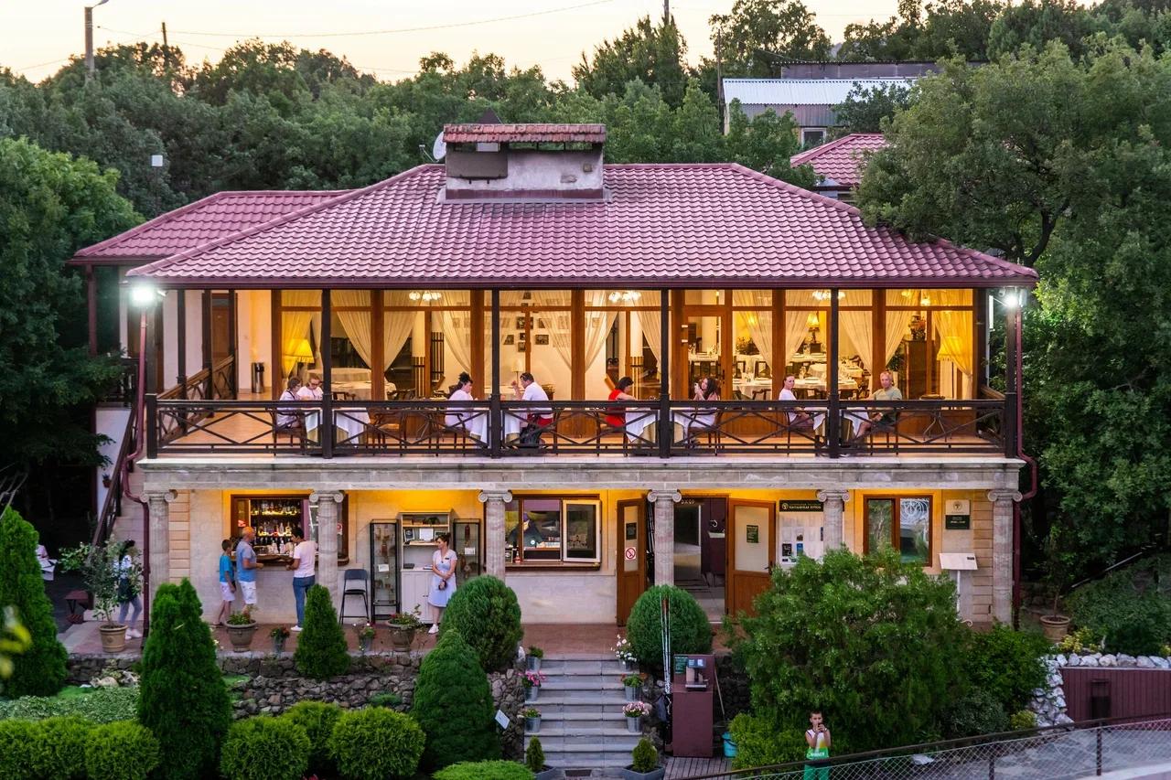«Кастальская Купель» в Кабардинке: ресторан, прогулка или рыбалка